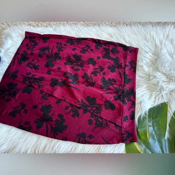 ⭐️ Liz Claiborne Pencil Skirt - Picture 2 of 8